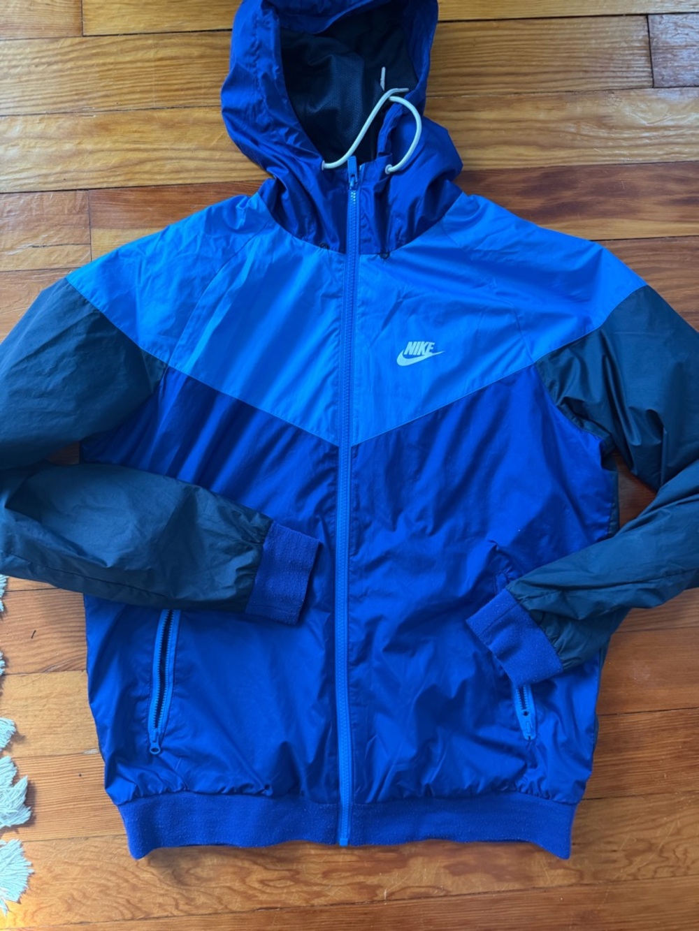 Nike Men’s Blue Colorblock Hooded Windbreaker